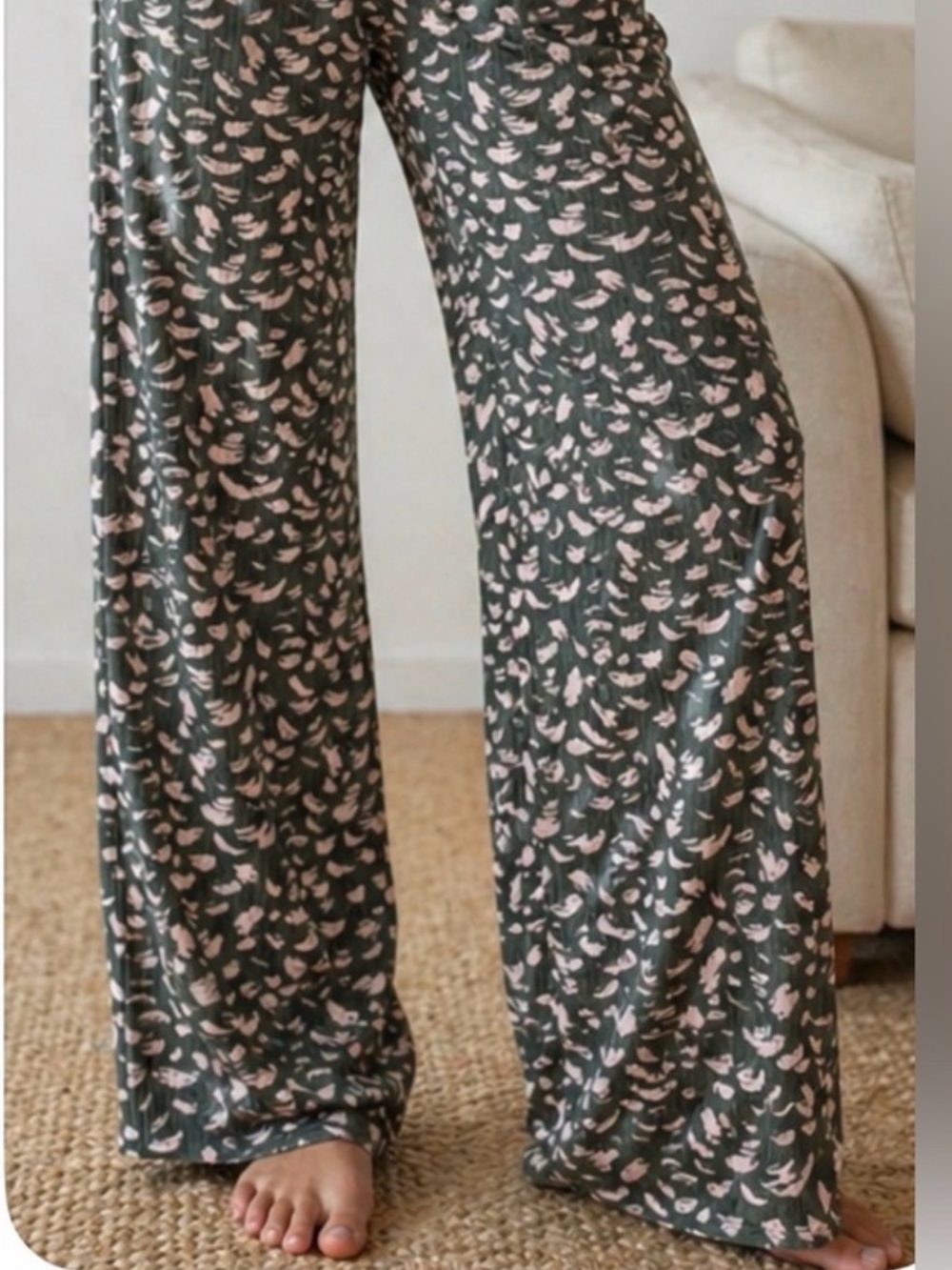 entro Olive Green Wide-Leg falling leaf print Pants NWT size Large - Picture 8 of 9